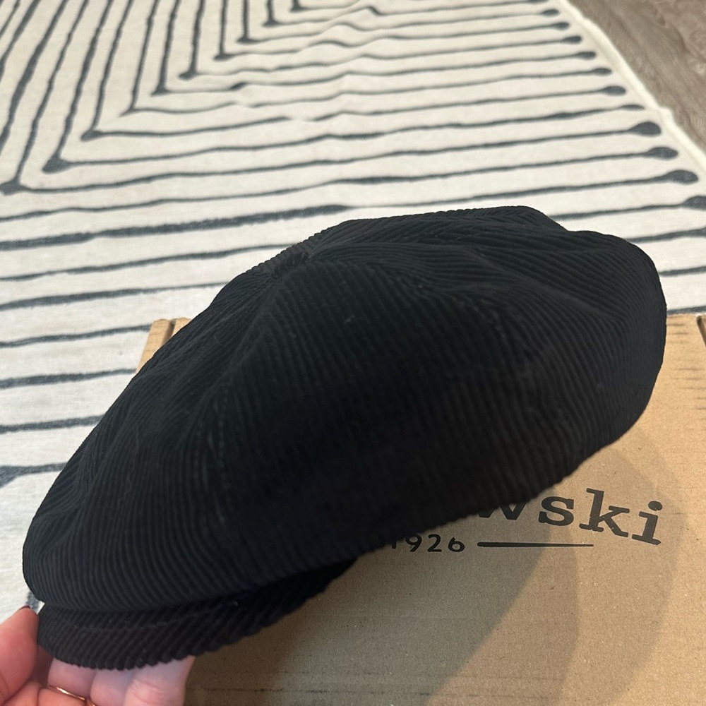Brand new Sterkowsky black corduroy newsboy style cap - Picture 2 of 3
